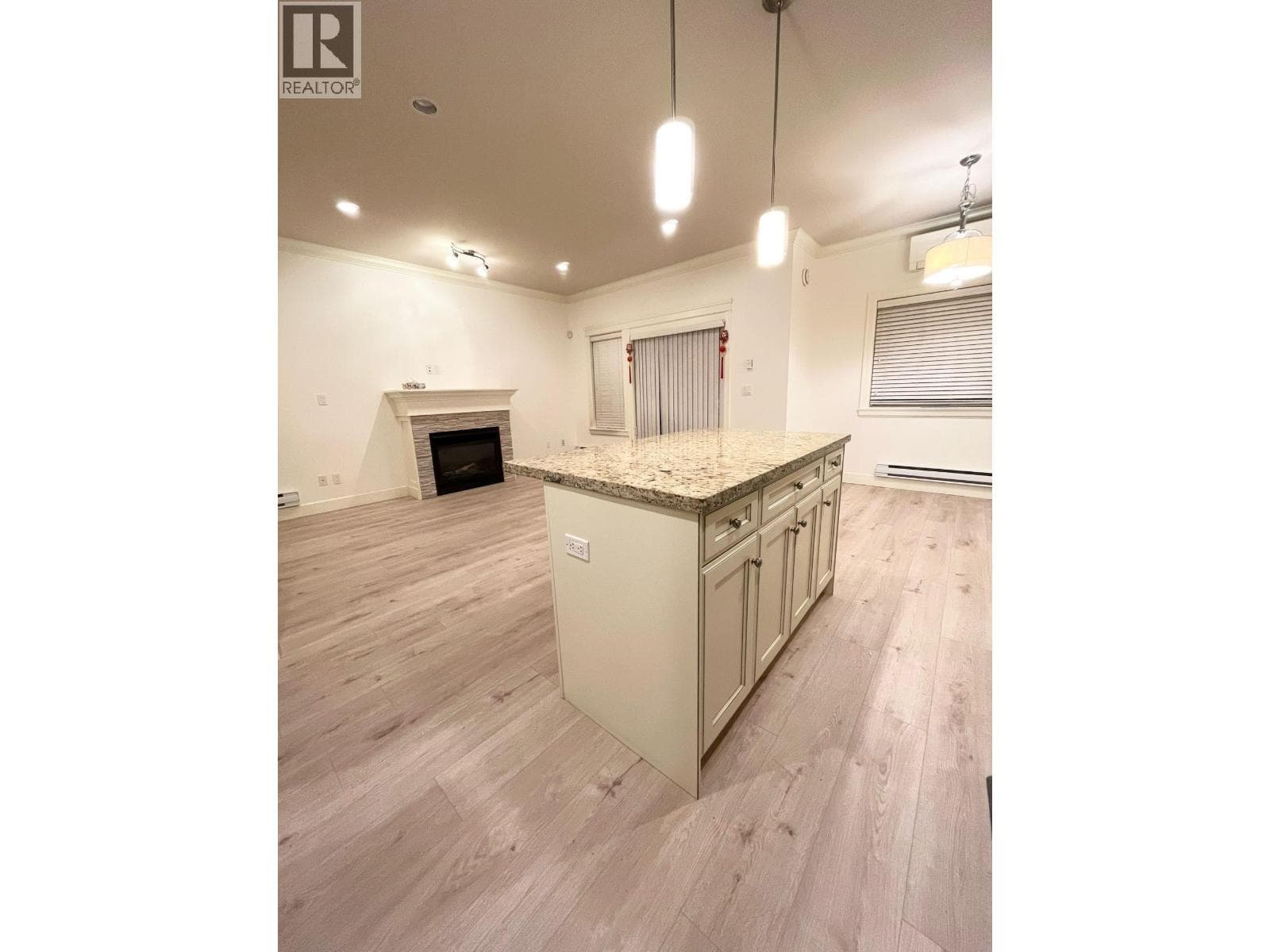 10 8091 WILLIAMS ROAD photo 3