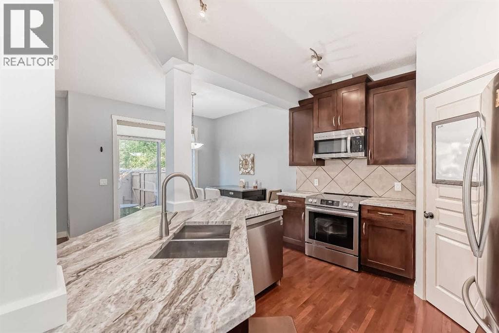 73 Cranleigh Heath SE photo 5