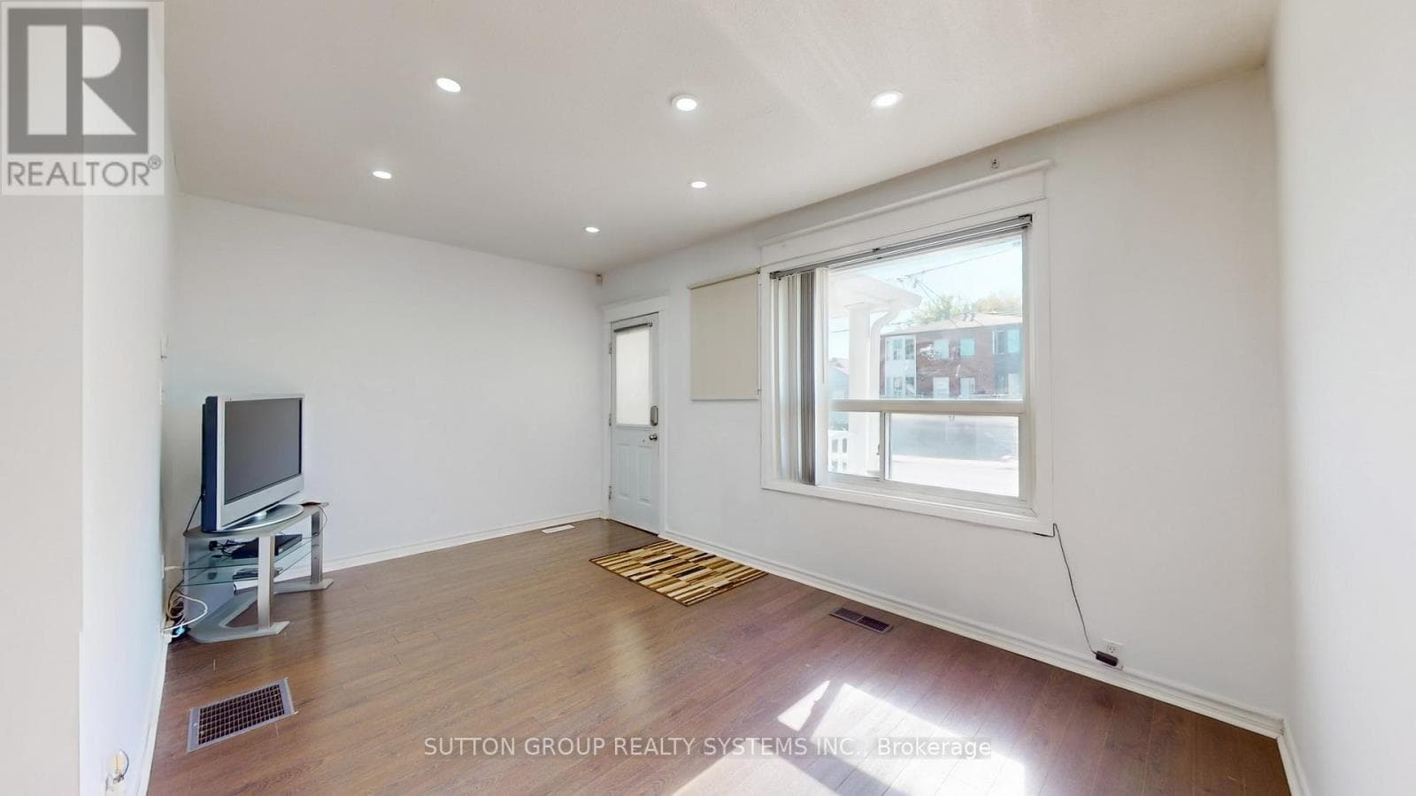 128 NORTHLAND AVENUE photo 2