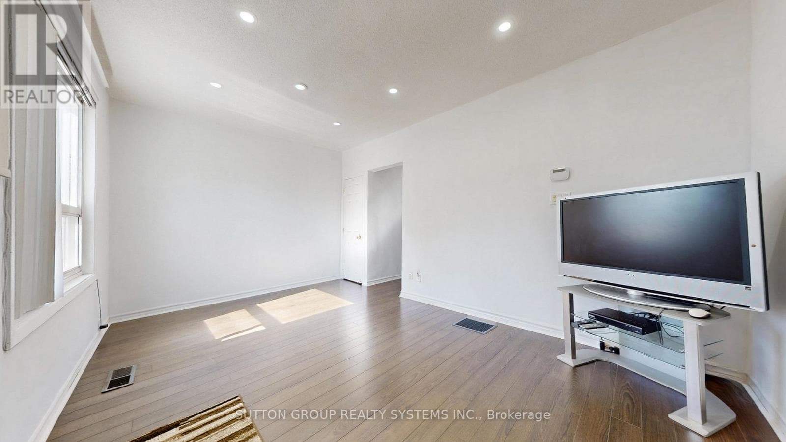 128 NORTHLAND AVENUE photo 5