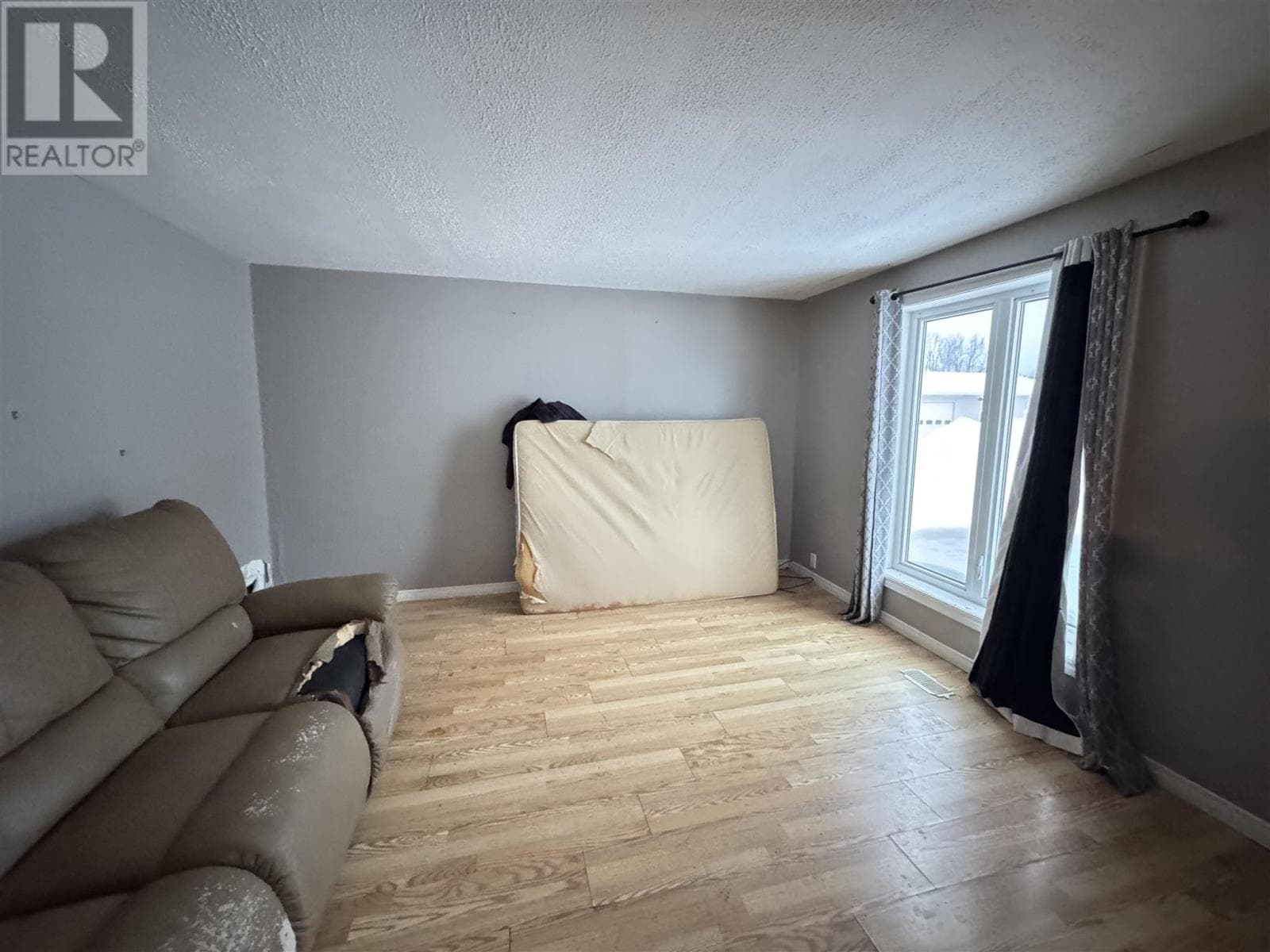20 Edward ST photo 4