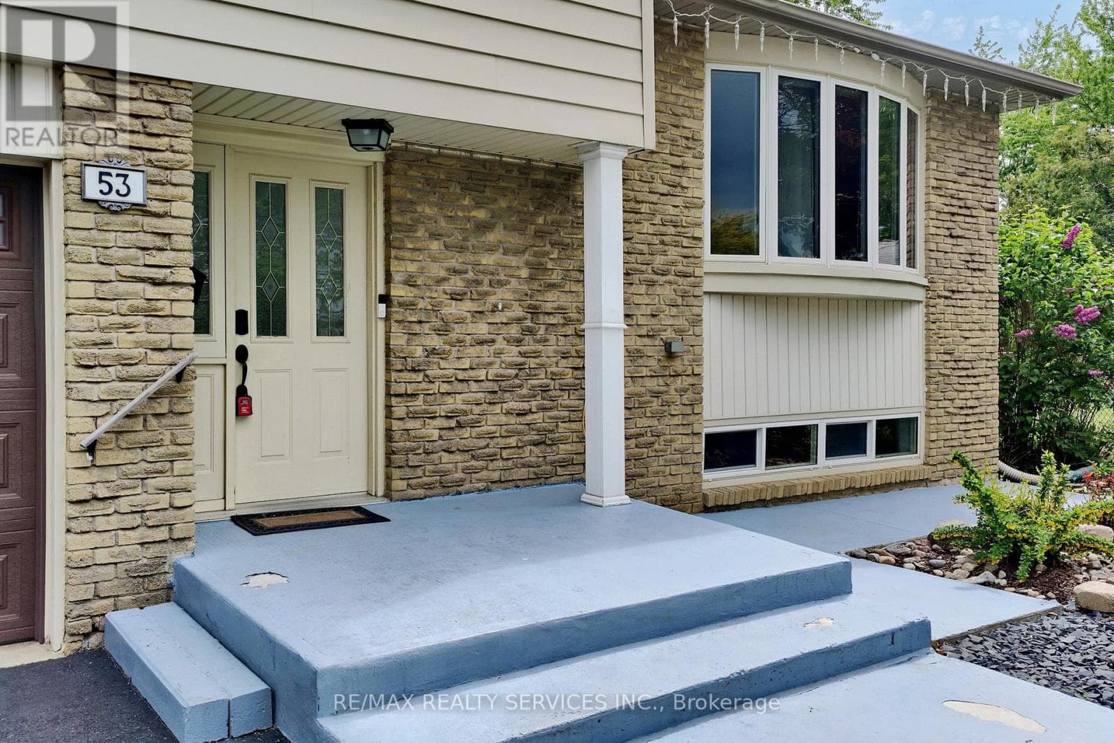 53 GENEVA CRESCENT photo 2