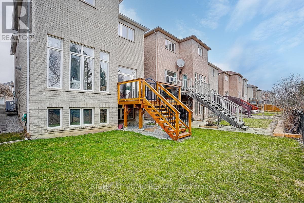 47 TOPOROWSKI AVENUE photo 4
