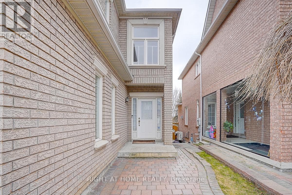 47 TOPOROWSKI AVENUE photo 3