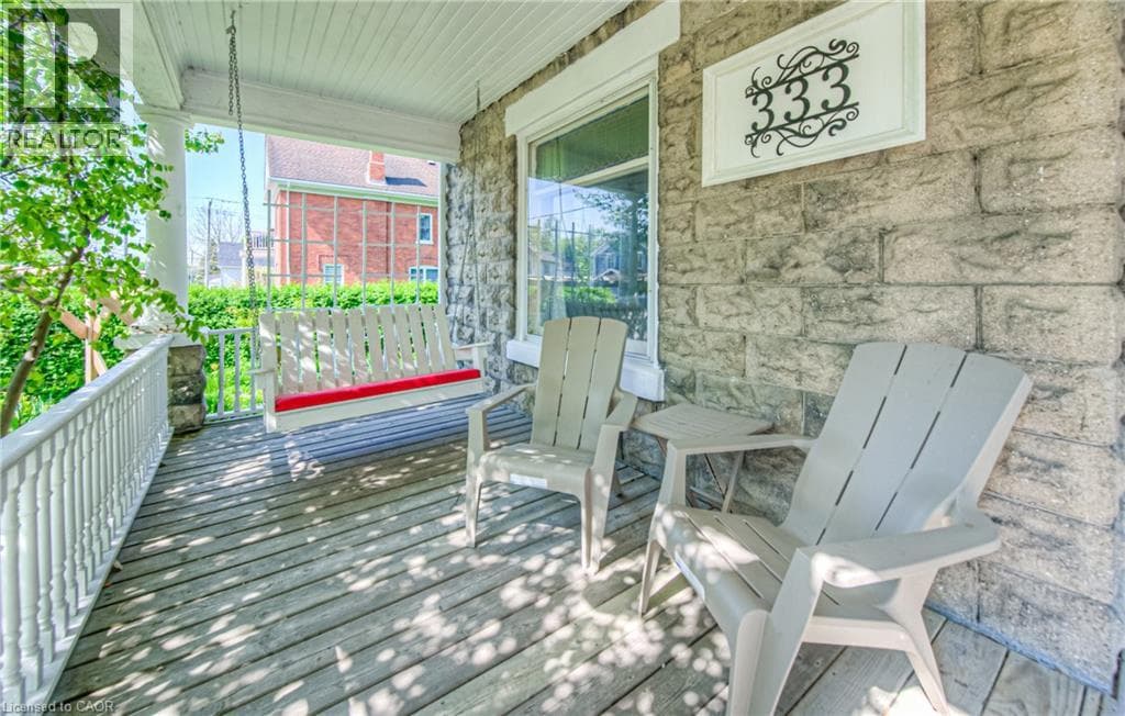 333 BARBER Avenue N photo 2