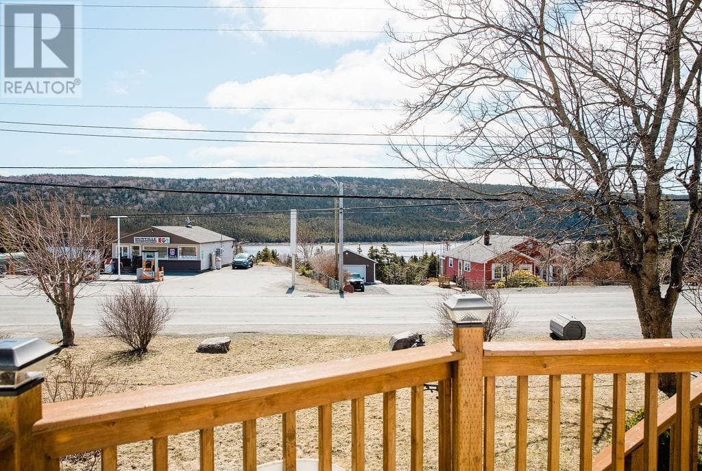 1098 Main Road photo 3