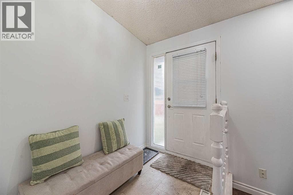 64 Castledale Crescent NE photo 4