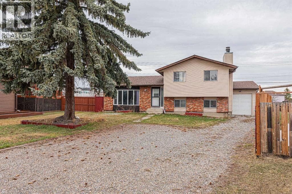 64 Castledale Crescent NE photo 3