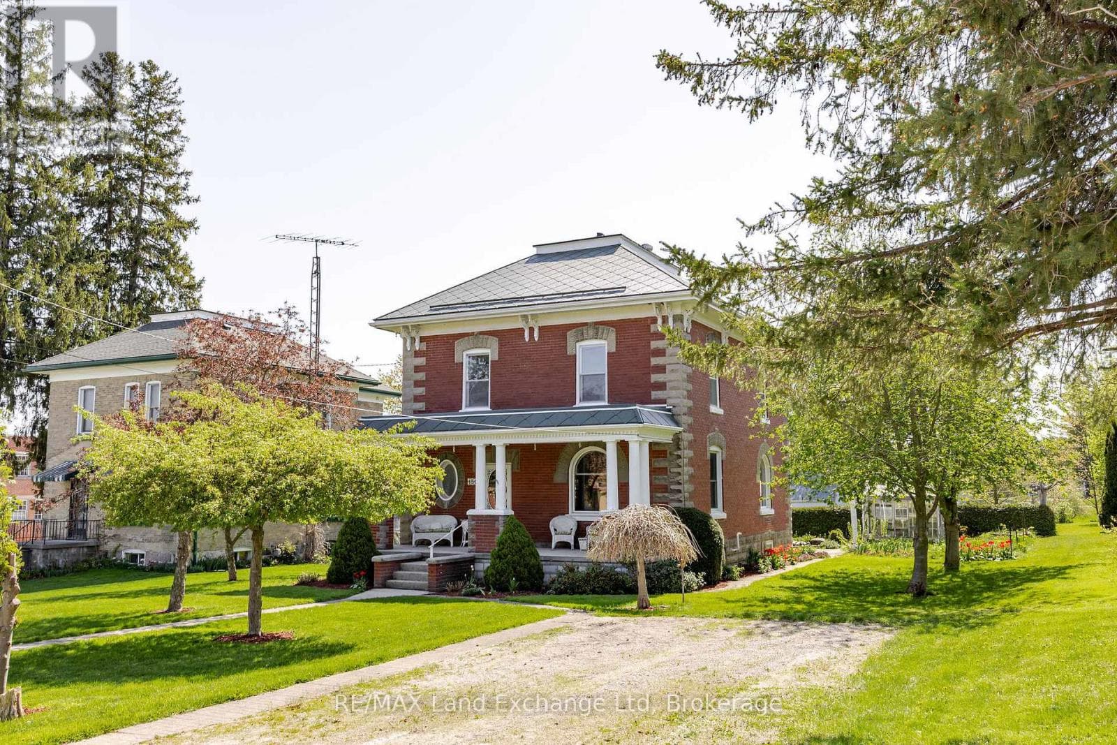 3 bed 2 bath single family at 484 QUEEN STREET — $474,900