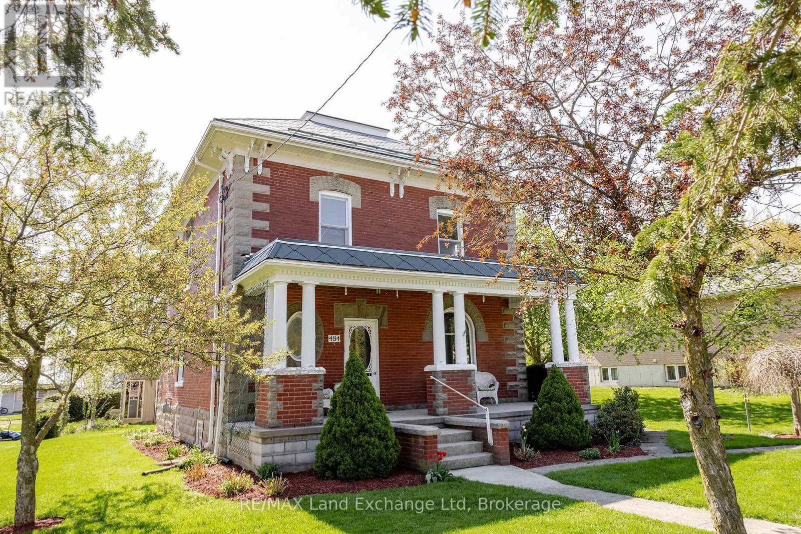 484 QUEEN STREET photo 3