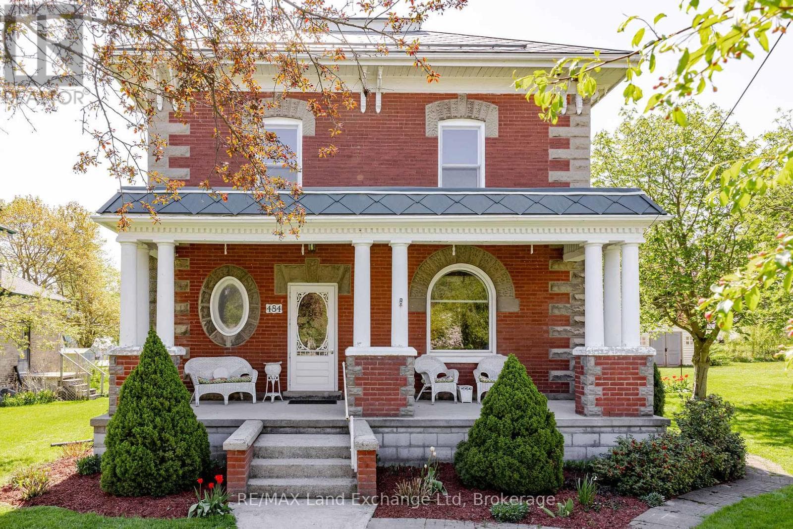 484 QUEEN STREET photo 4