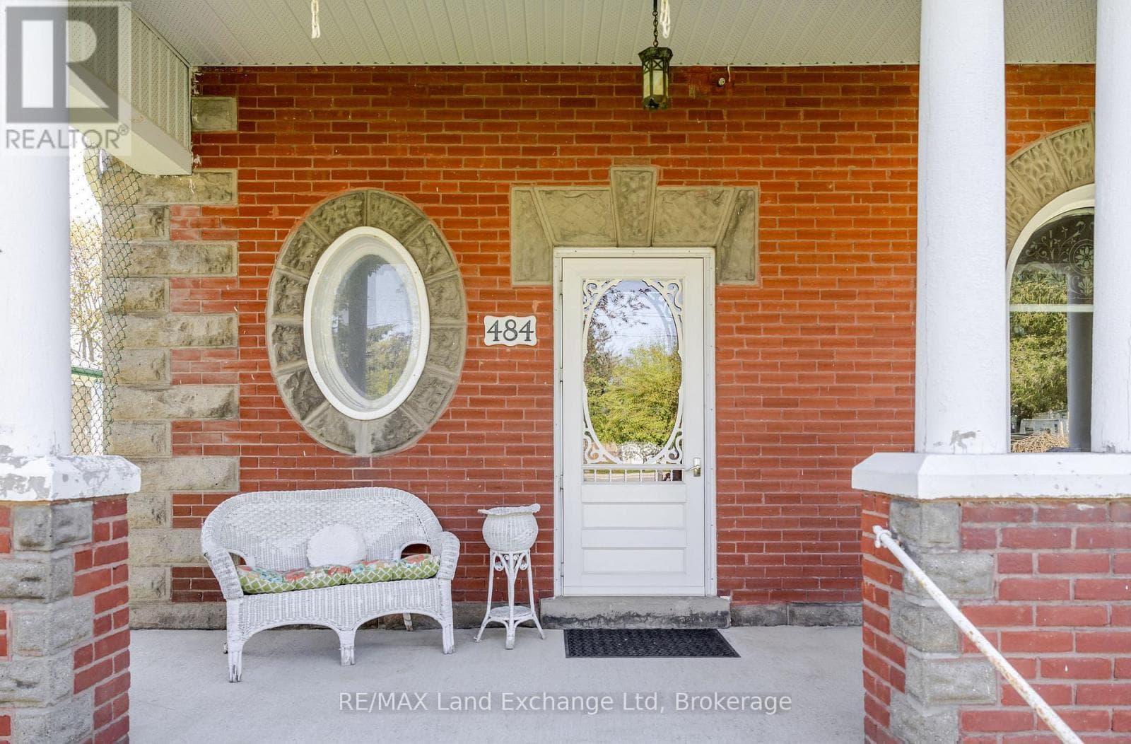 484 QUEEN STREET photo 5