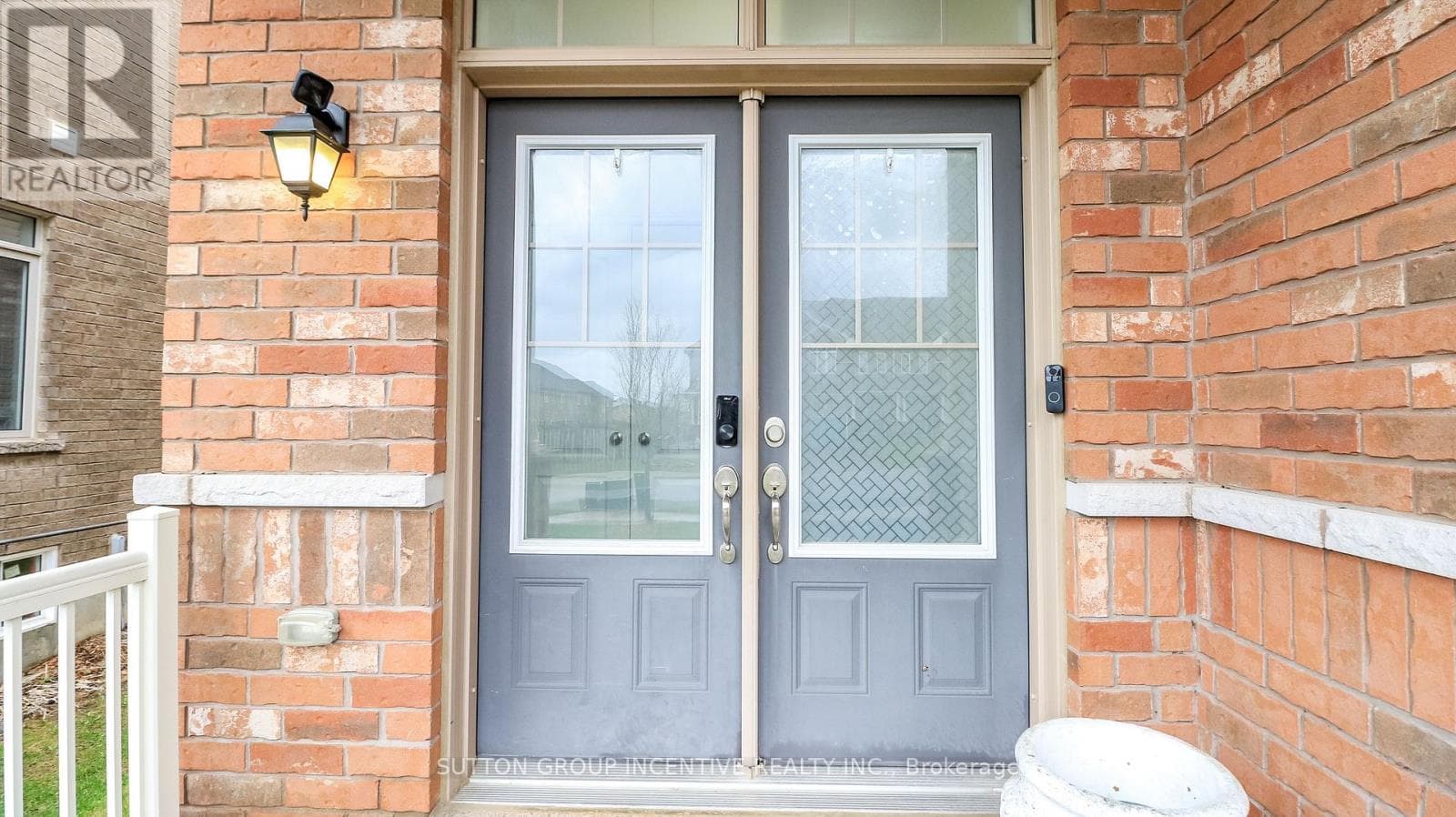 52 SNELGROVE CRESCENT photo 4