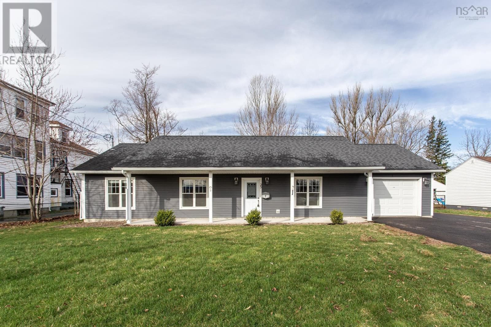 3 bed 3 bath single family at 25 Gates Avenue — $419,000