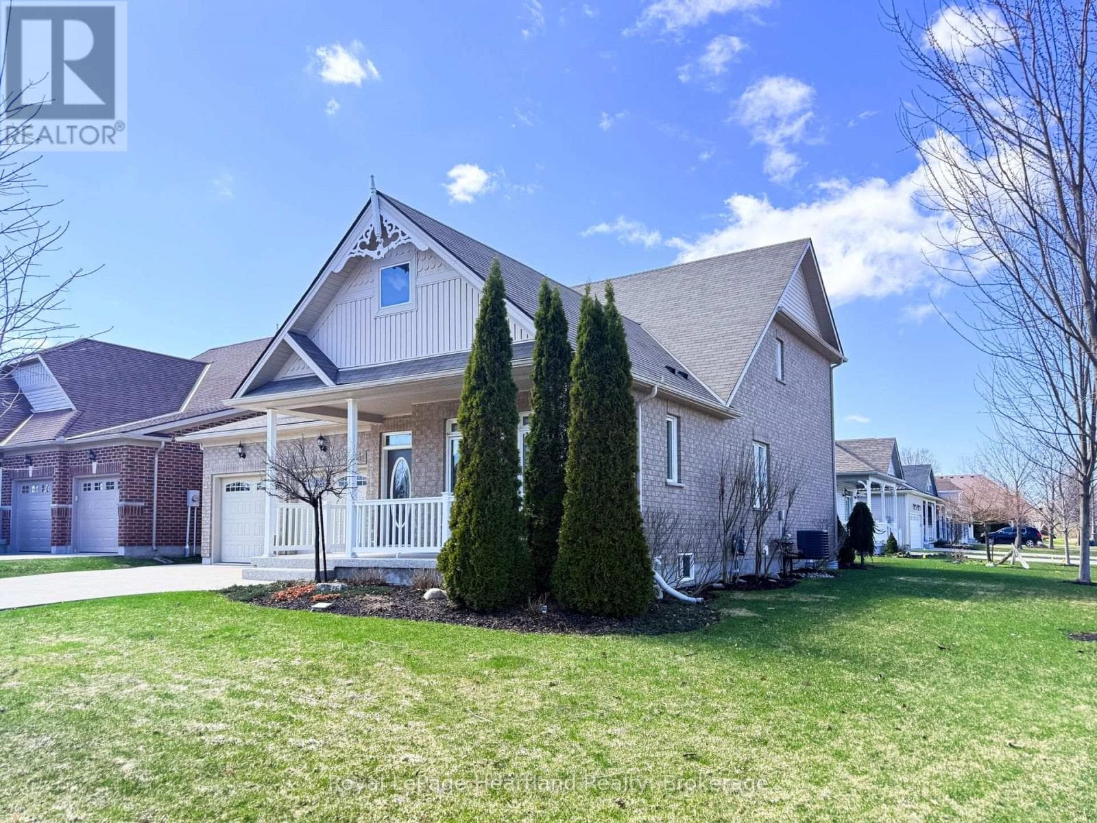 10 MACPHERSON AVENUE photo 2