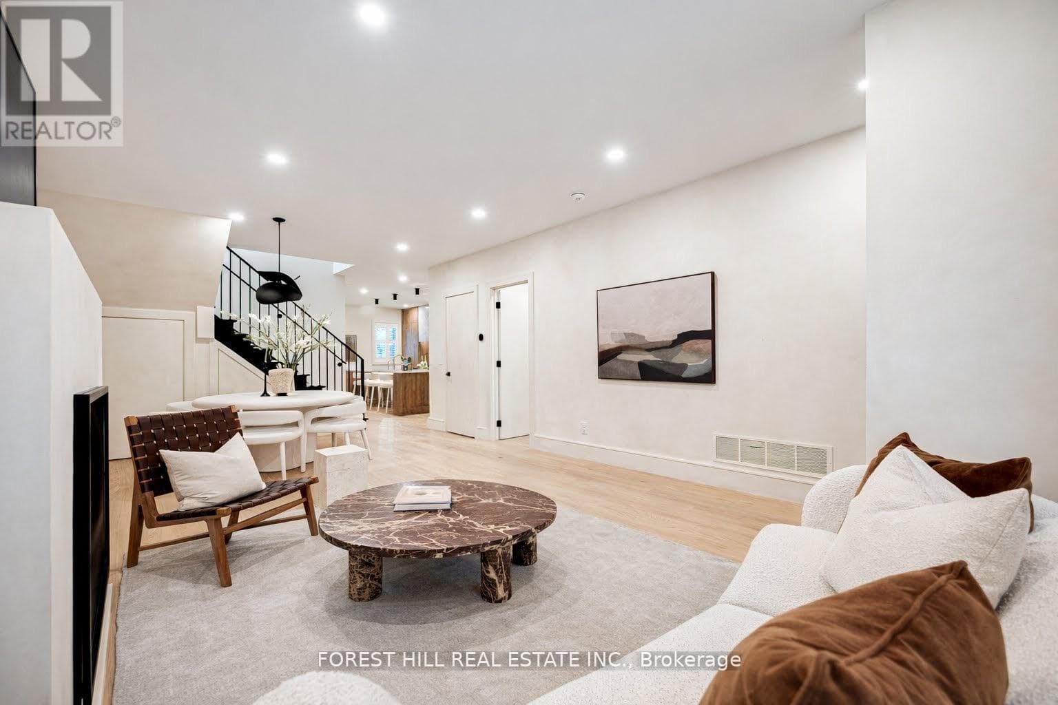 295 STRATHMORE BOULEVARD photo 2