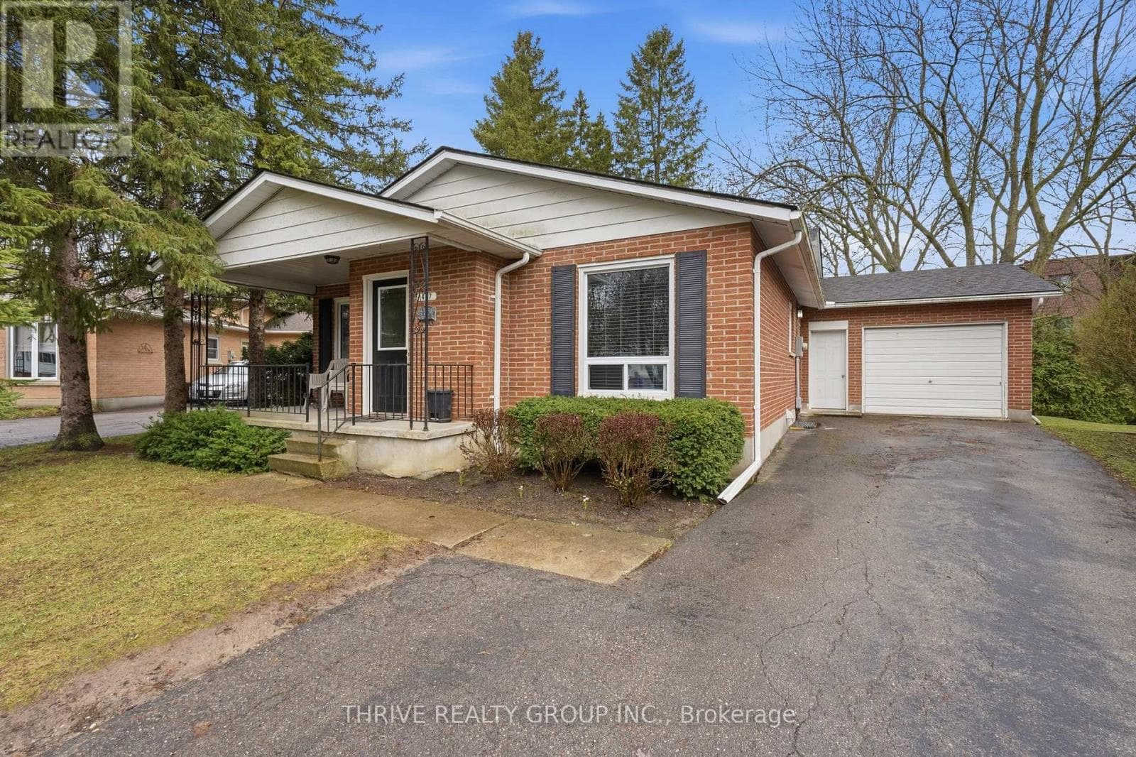 447 CASTLEGROVE COURT N photo 3