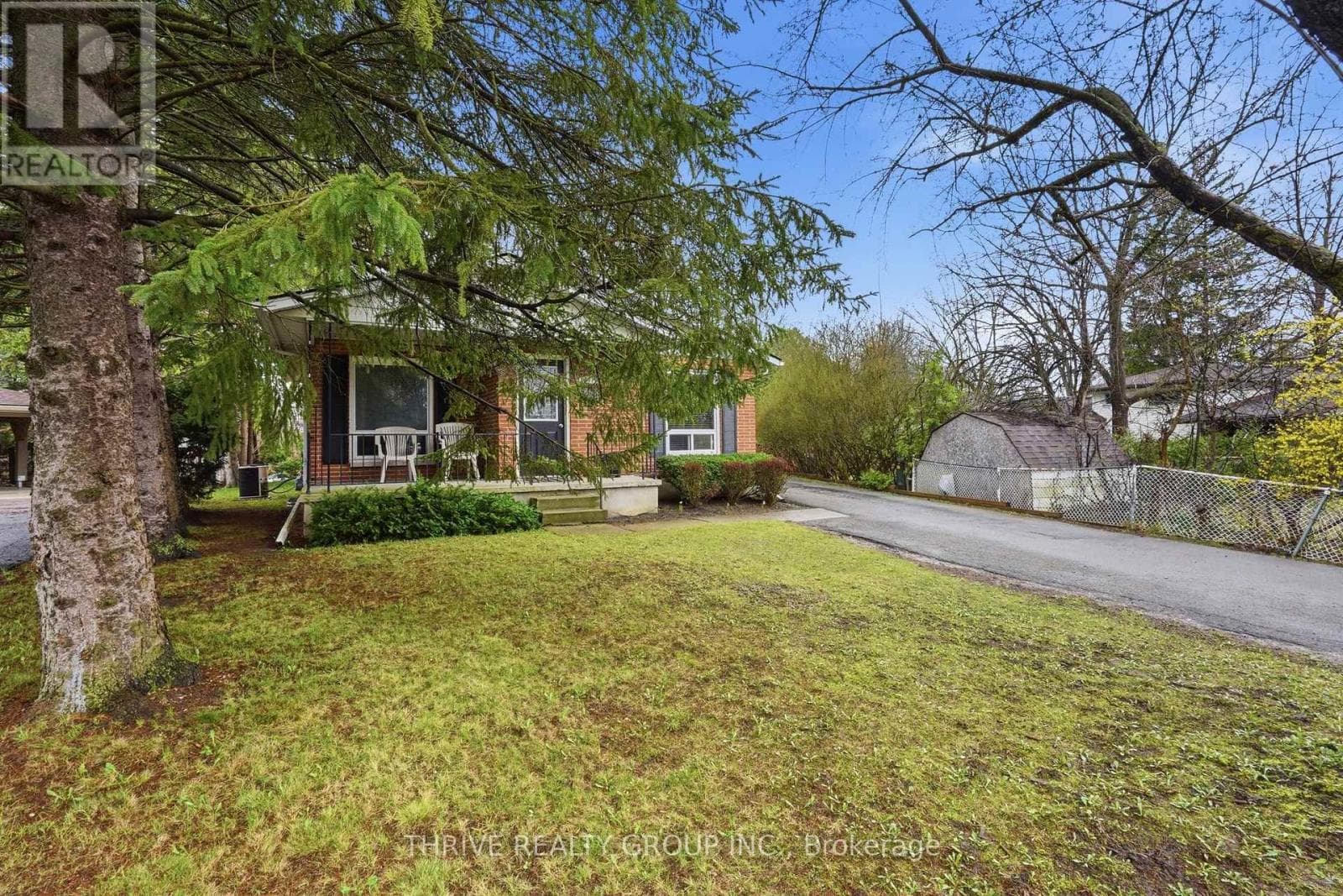 447 CASTLEGROVE COURT N photo 4