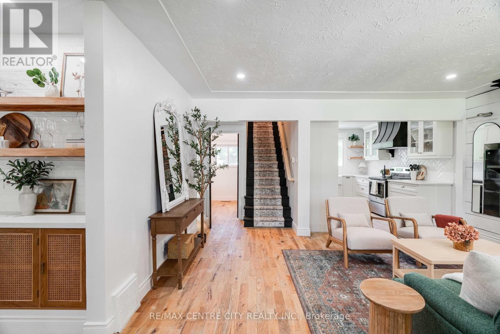 478 MOORE STREET photo 4