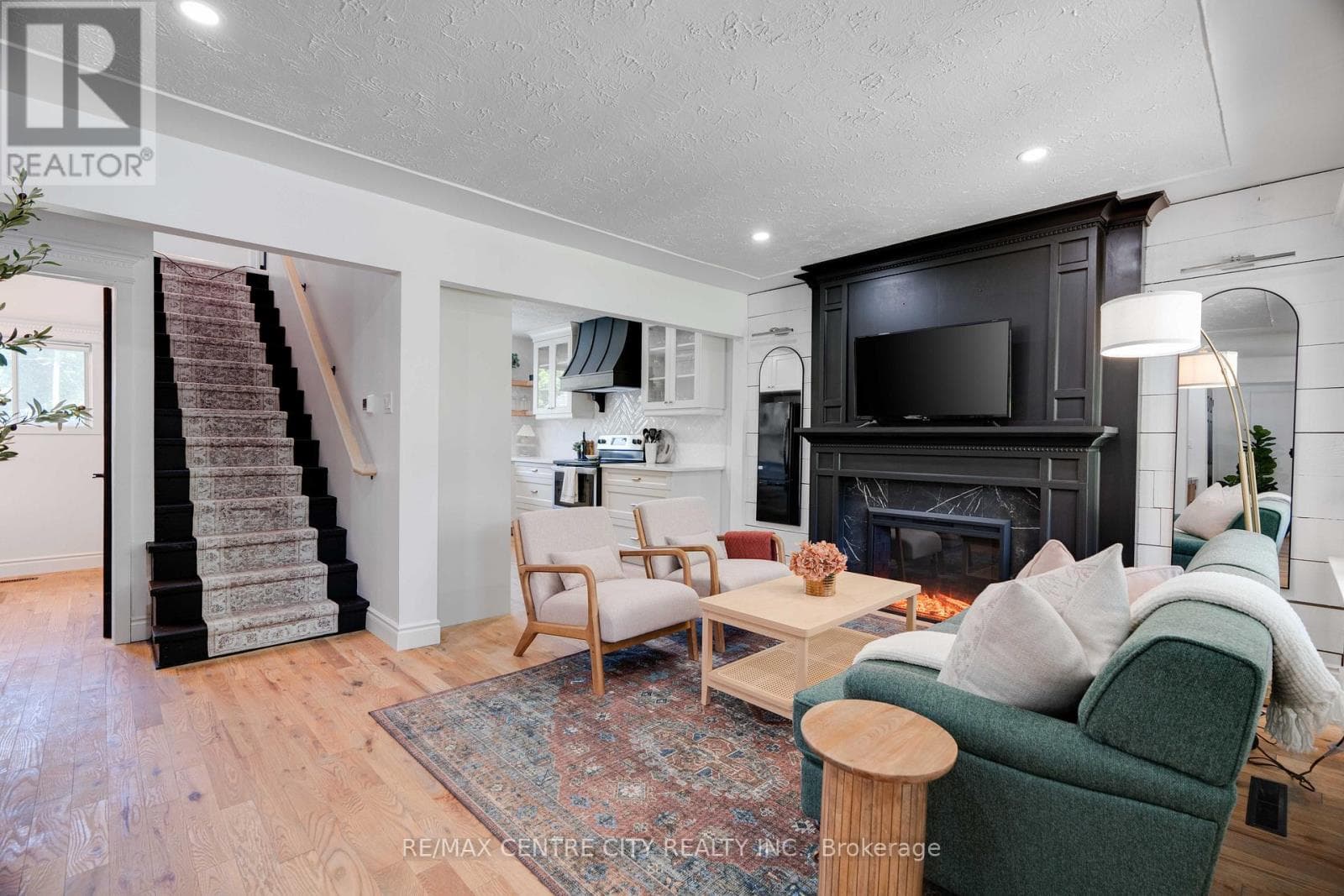 478 MOORE STREET photo 5