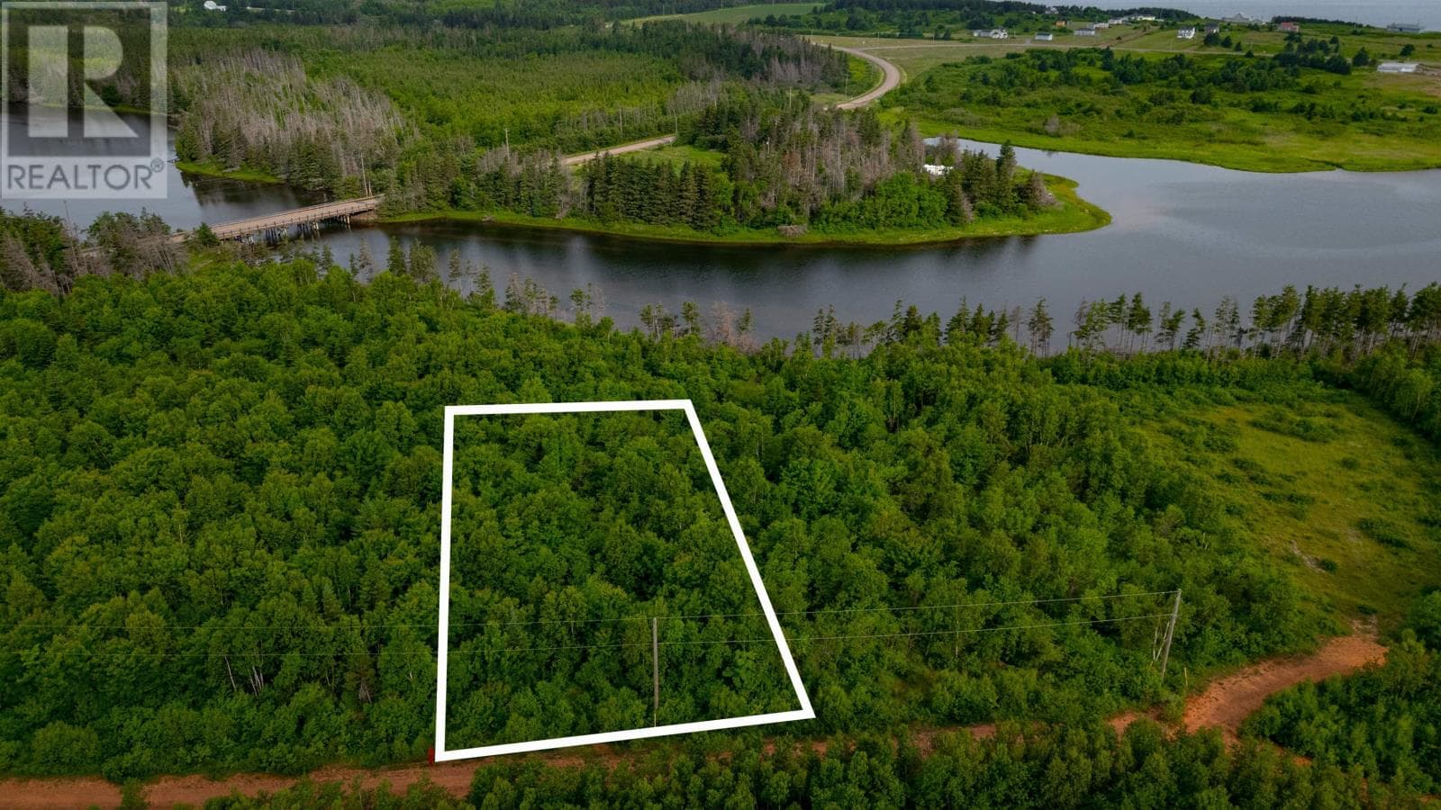 Lot 17 NAUFRAGE POND Road photo 3