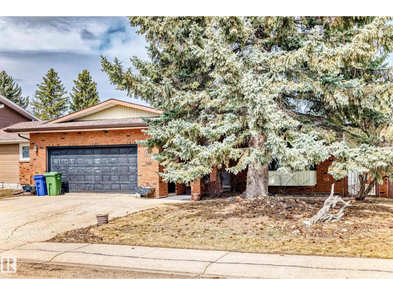 208 Willow CR photo 2