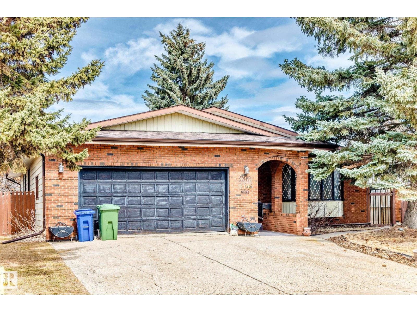 5 bed 3 bath single family at 208 Willow CR — $395,000