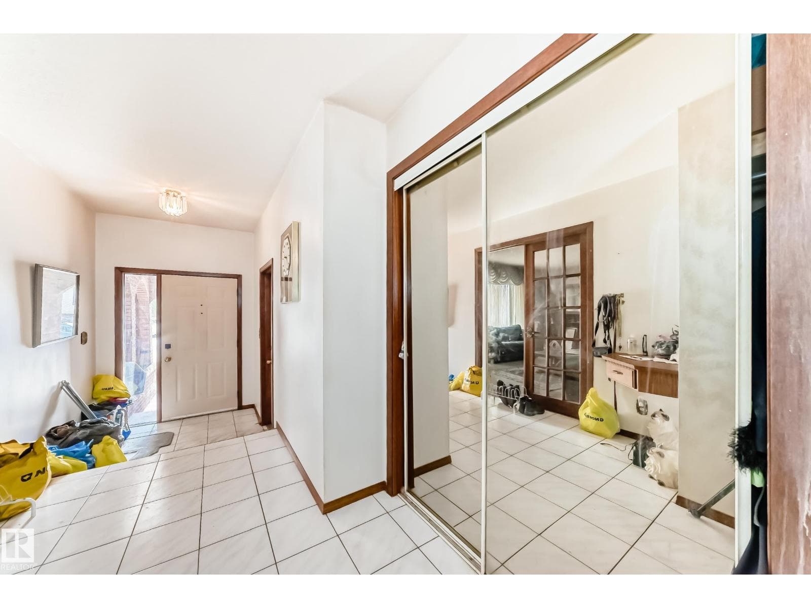 208 Willow CR photo 4