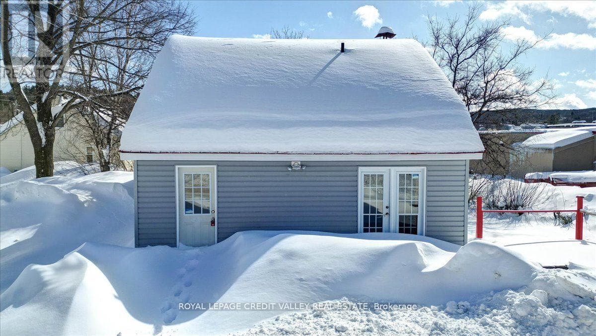 18 SNOW ROAD S photo 2