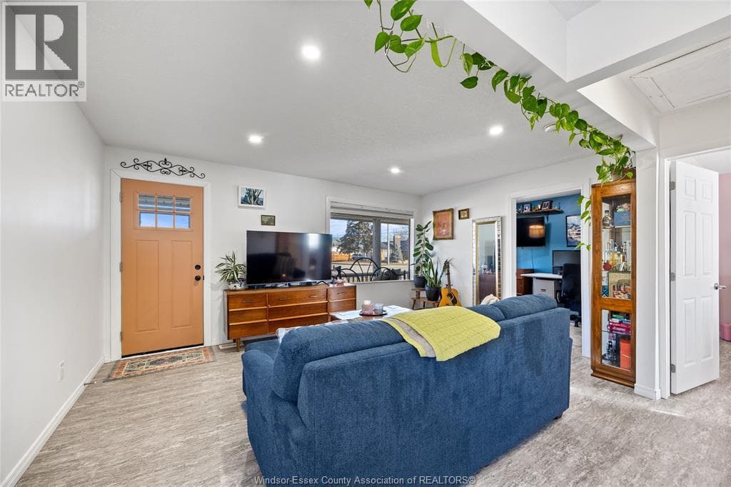 37 RICHARDSON AVENUE photo 3