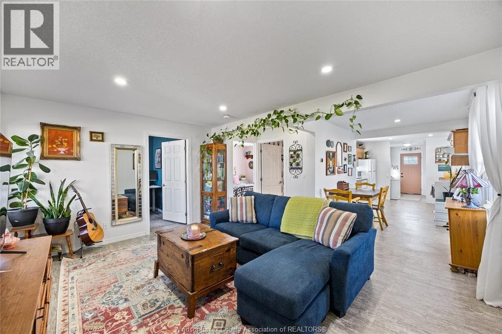 37 RICHARDSON AVENUE photo 4