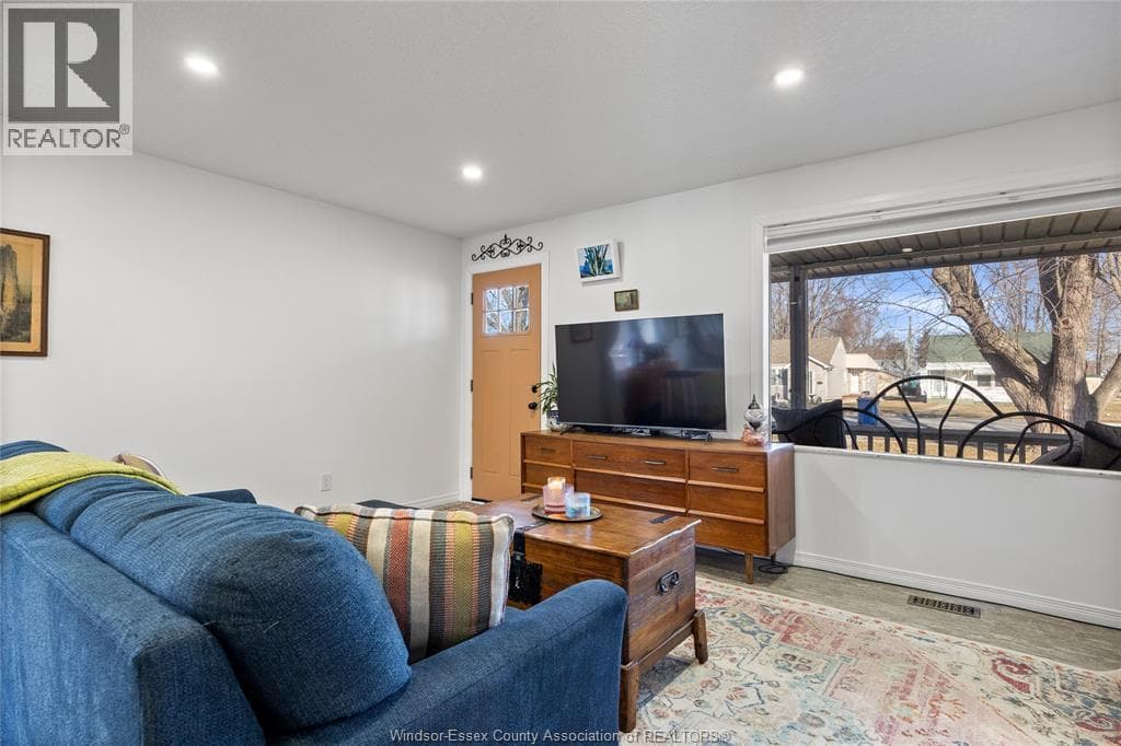 37 RICHARDSON AVENUE photo 5