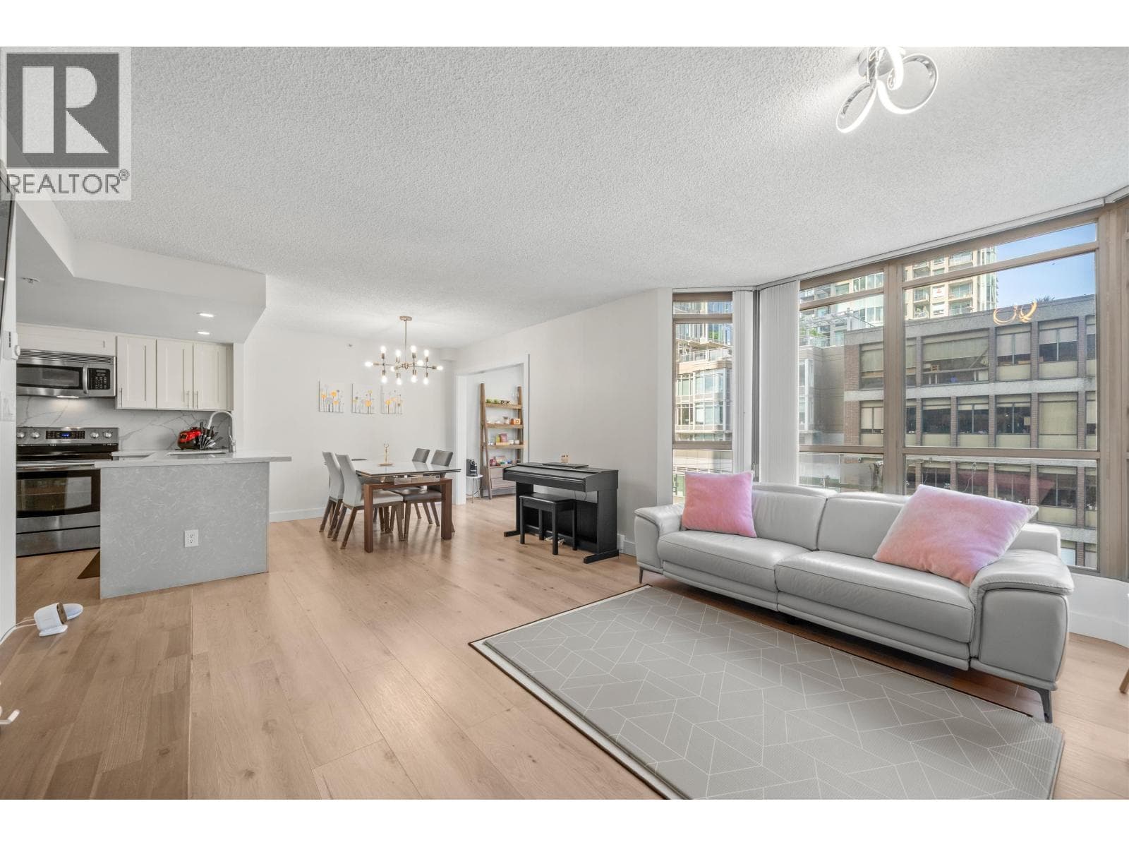 706 867 HAMILTON STREET photo 2