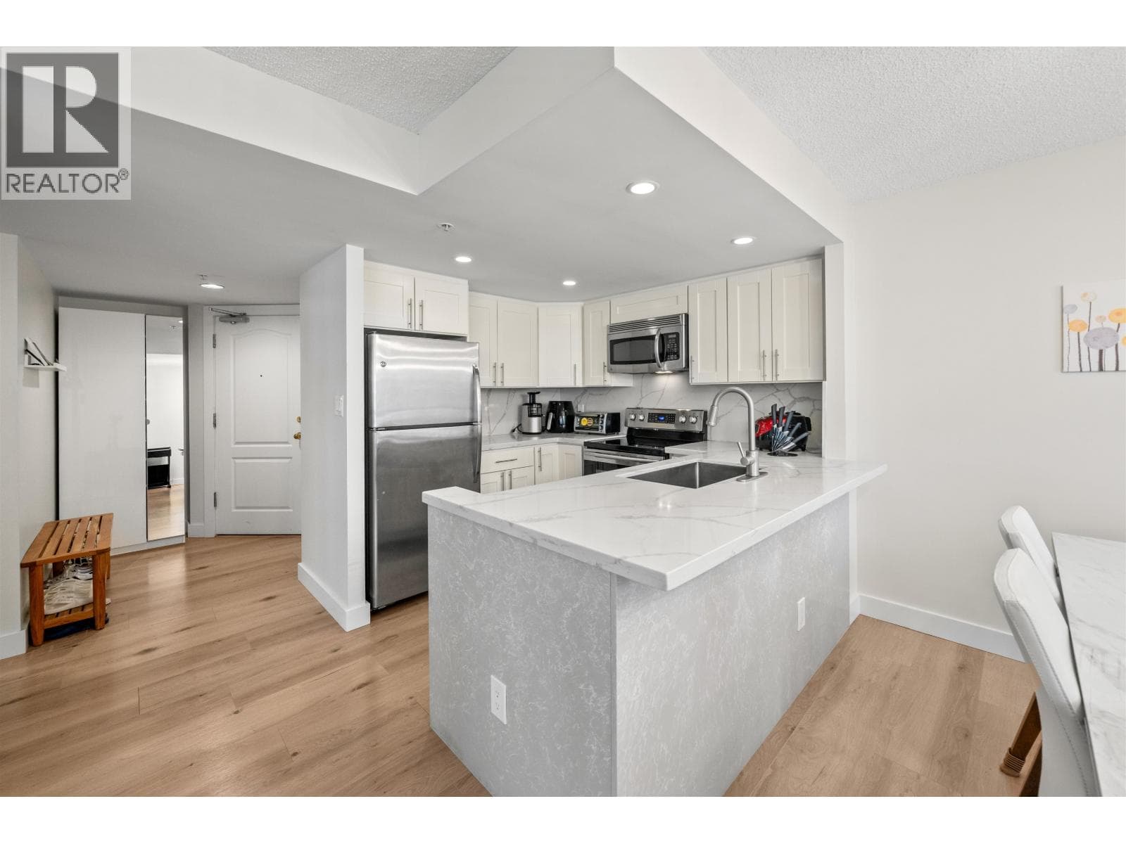 706 867 HAMILTON STREET photo 3
