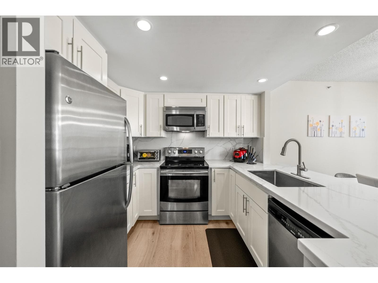 706 867 HAMILTON STREET photo 4