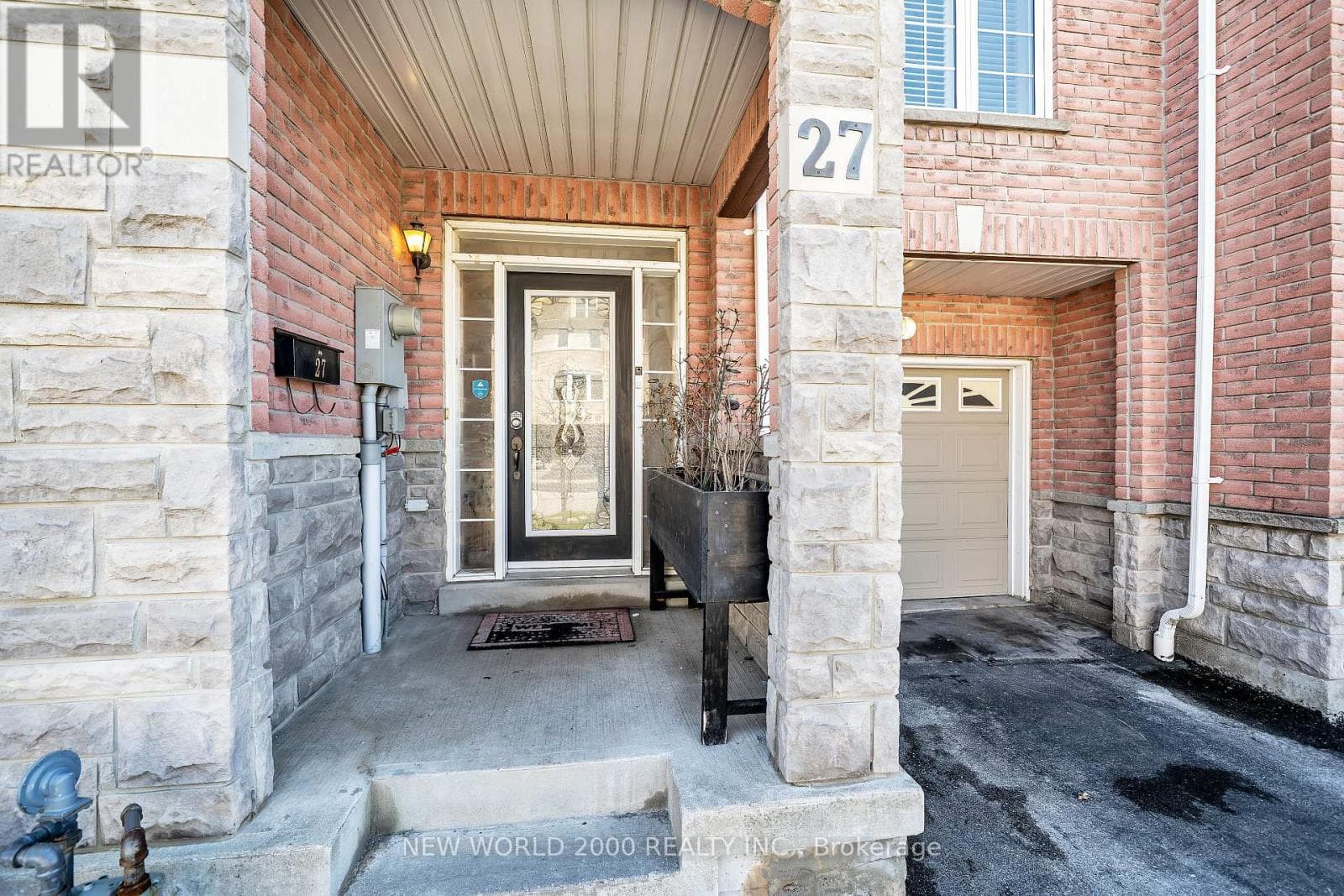 27 STONEWOOD STREET photo 3