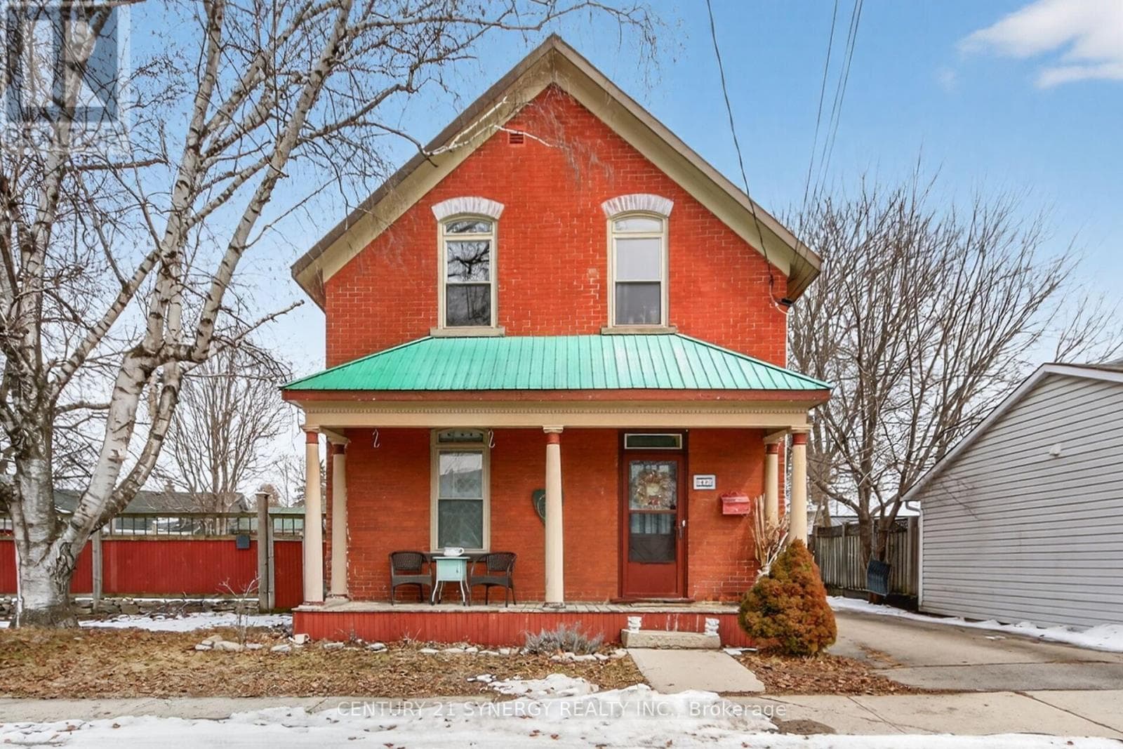 3 bed 2 bath single family at 49 QUEEN STREET N — $577,700