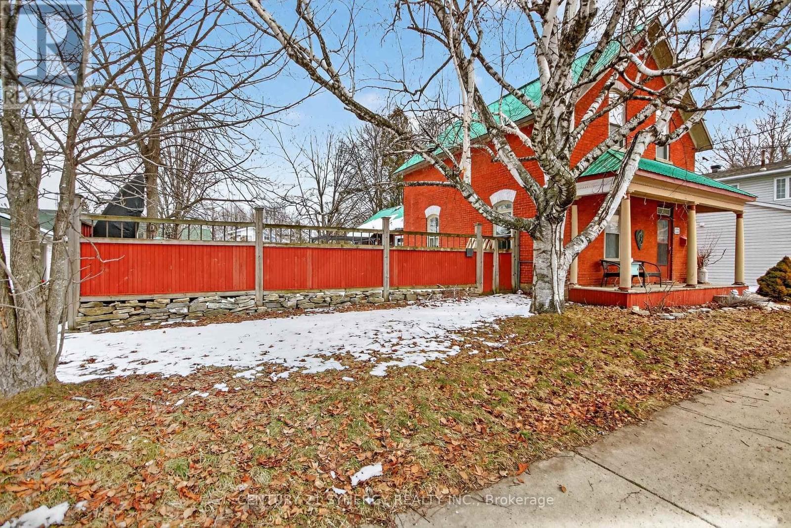 49 QUEEN STREET N photo 2