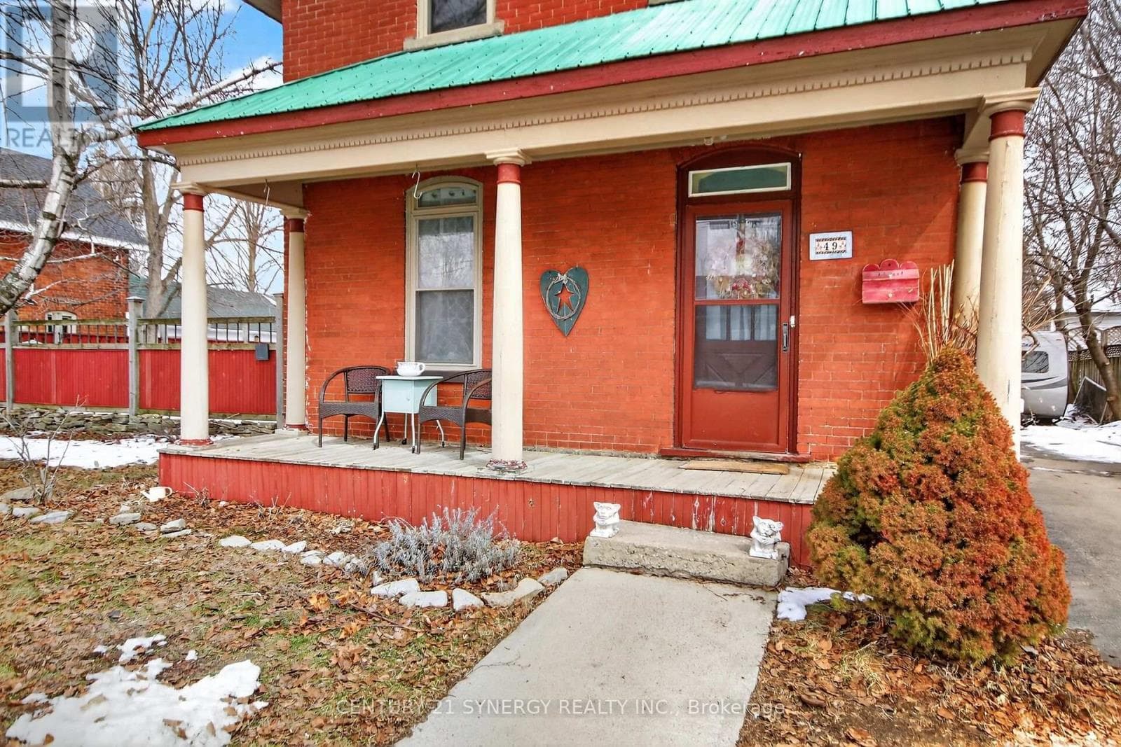 49 QUEEN STREET N photo 3