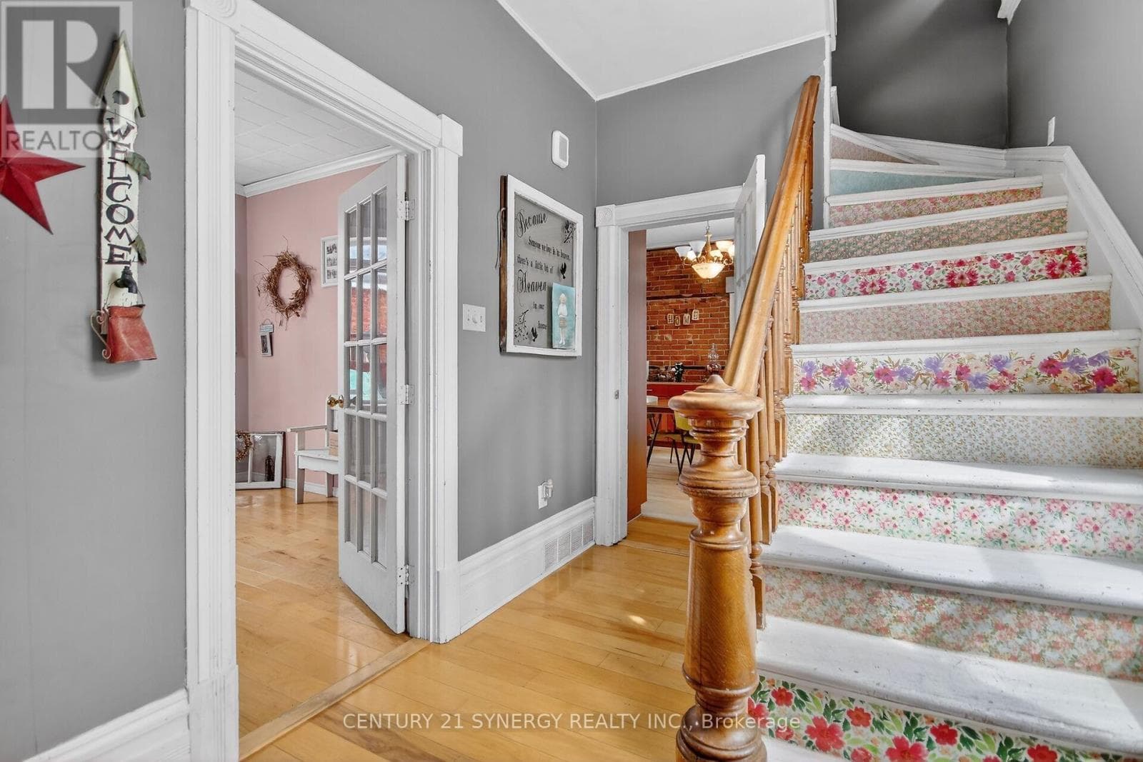 49 QUEEN STREET N photo 5