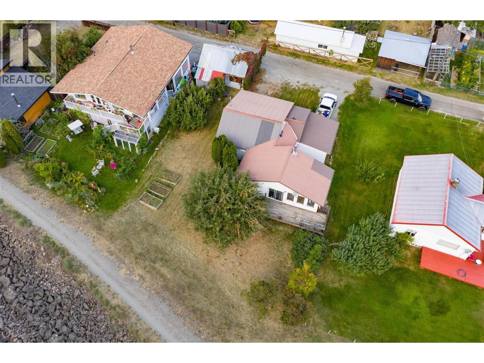 320 RIVER Lane photo 3