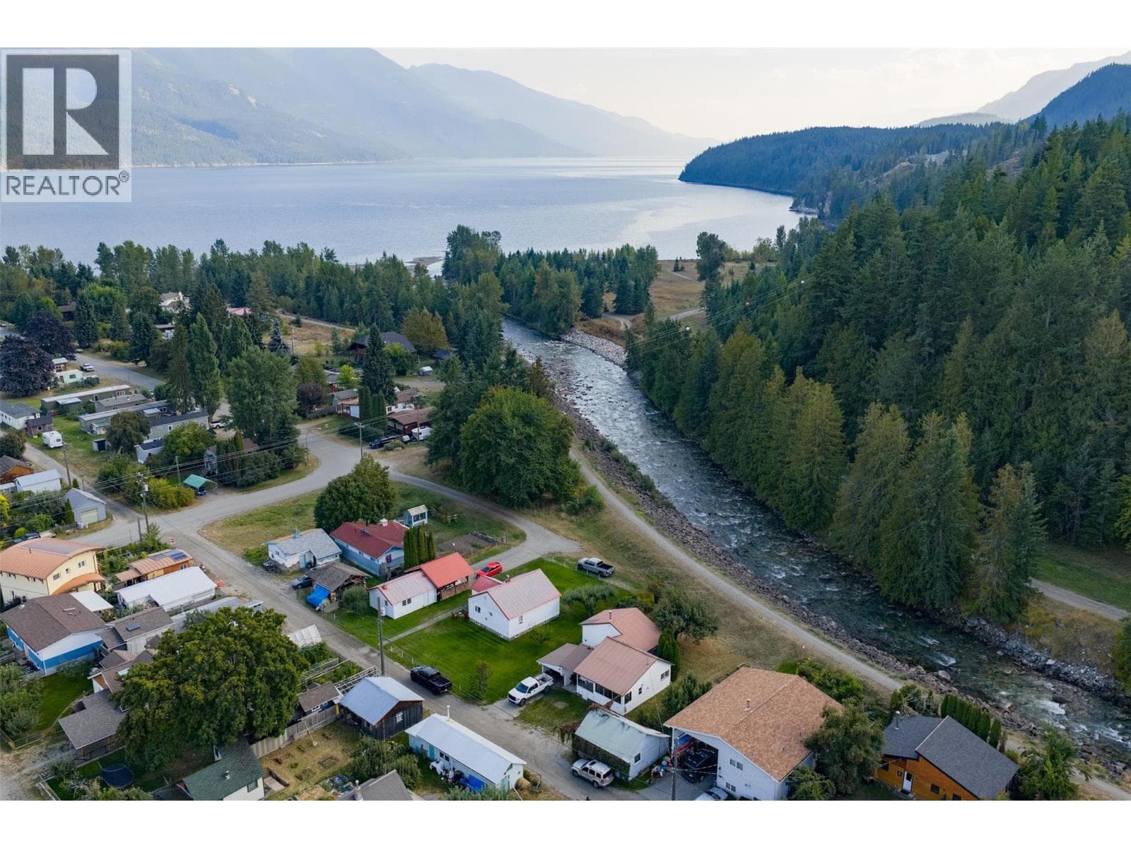 320 RIVER Lane photo 5