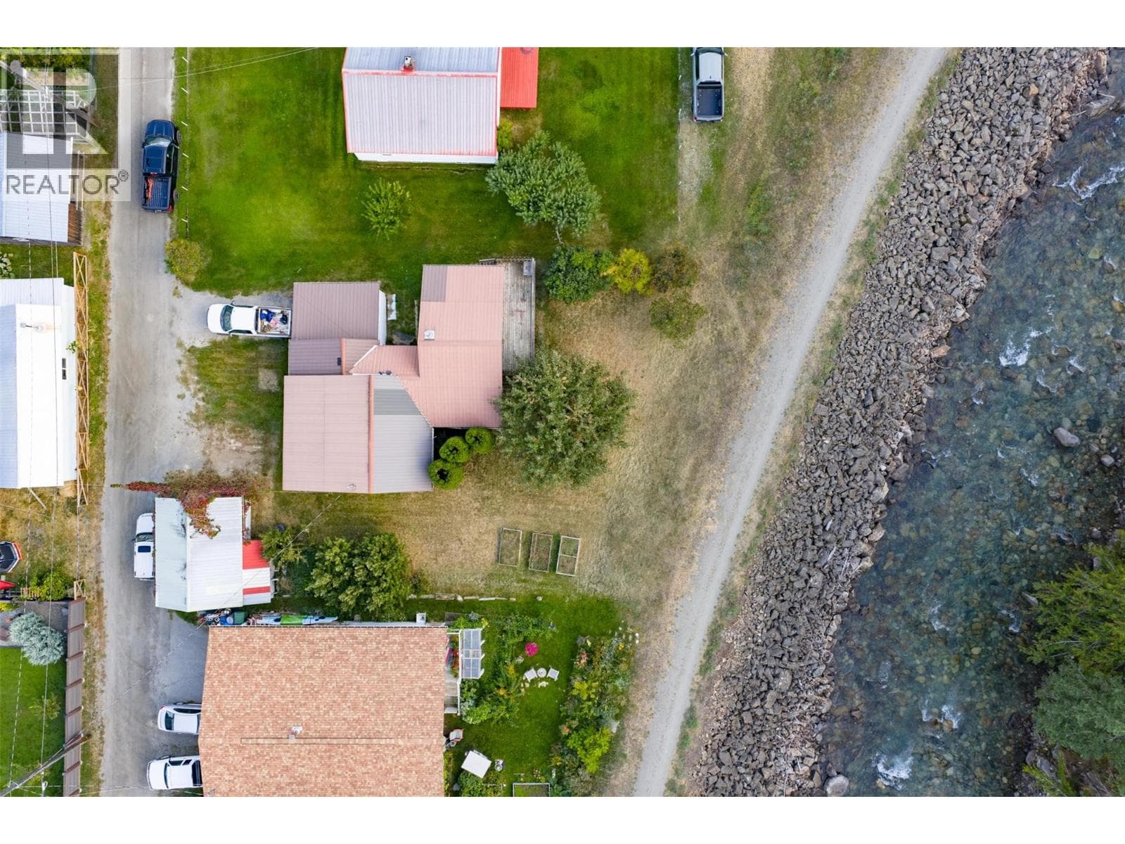 320 RIVER Lane photo 2