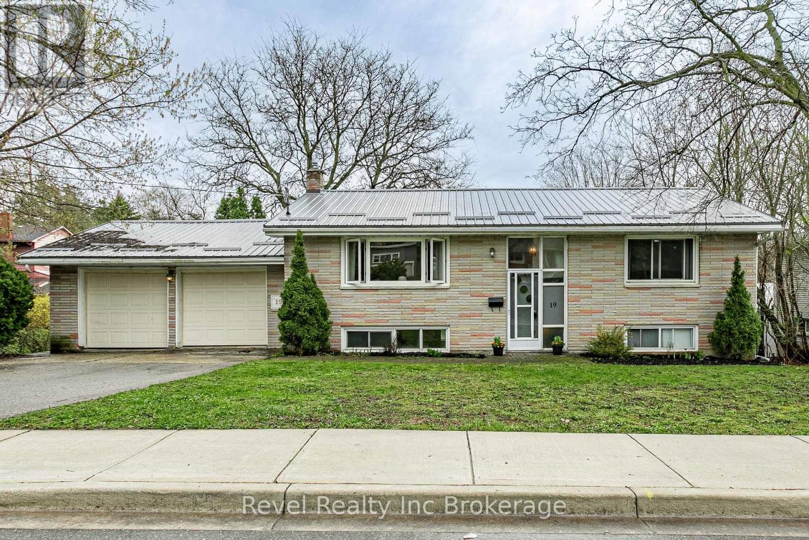 5 bed 2 bath single family at 19 DUFFERIN STREET — $499,900