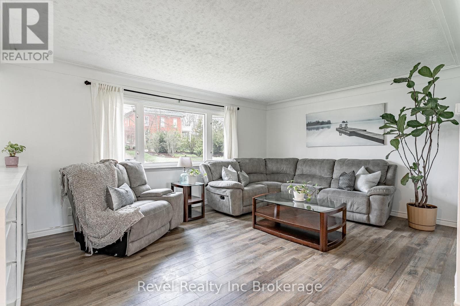 19 DUFFERIN STREET photo 5