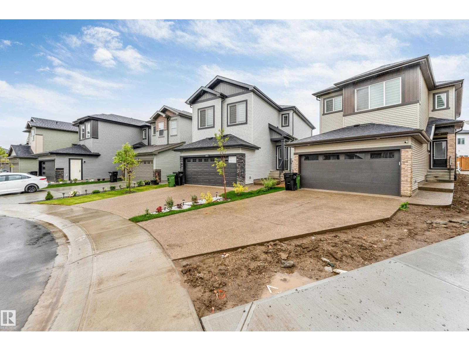 1336 11 AV NW photo 2