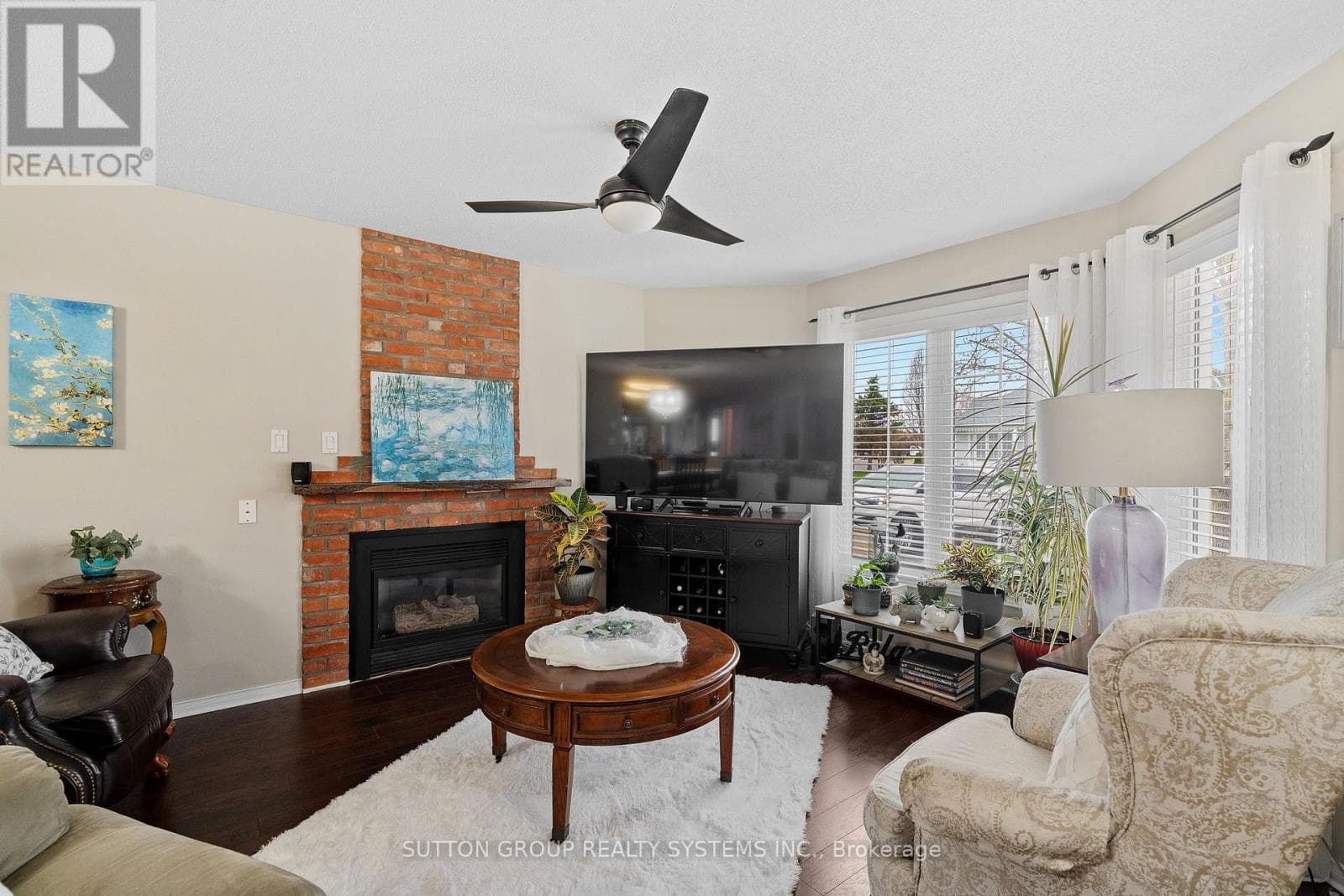 21 LONG POINT BOULEVARD photo 4
