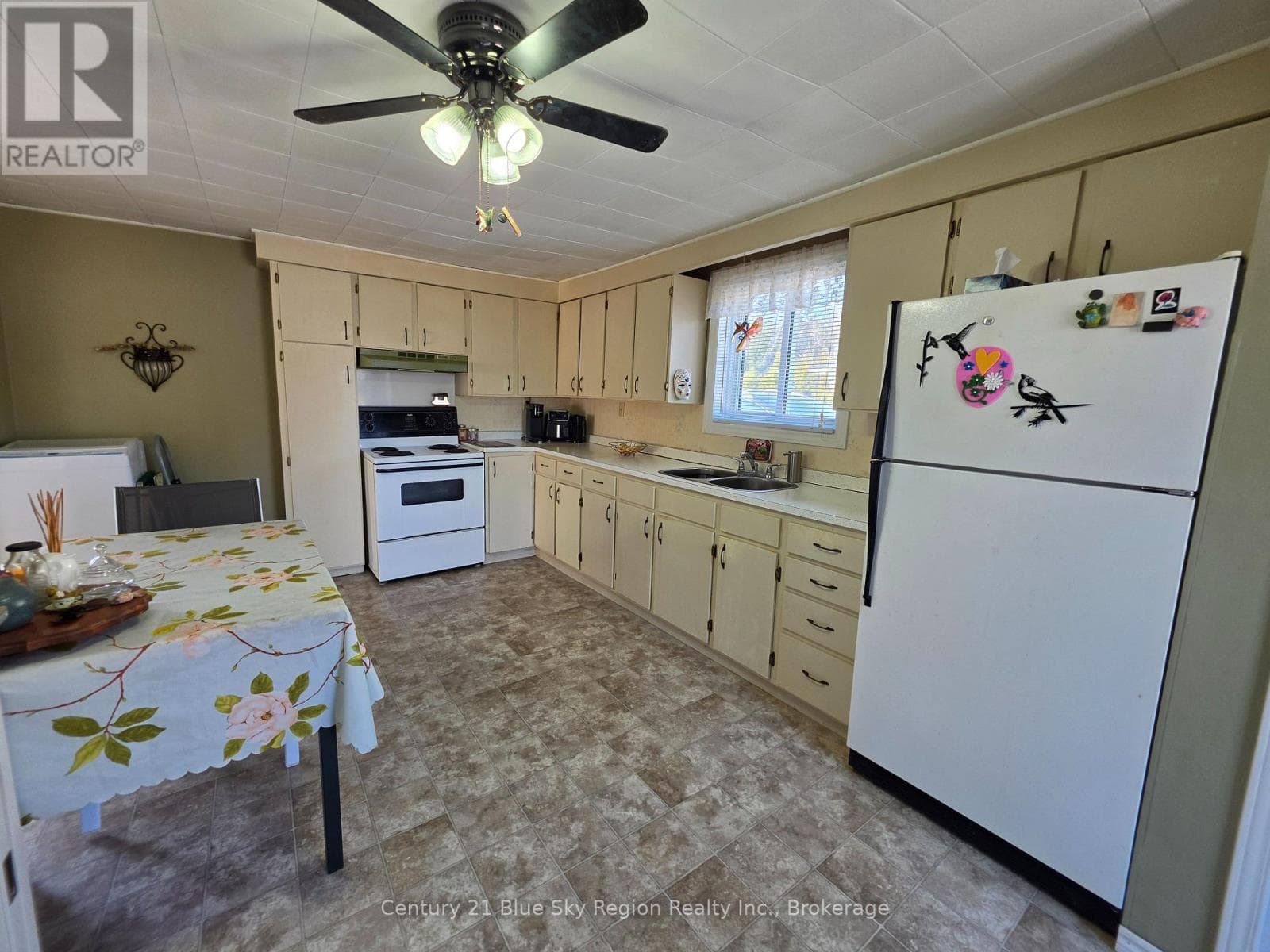 19 GINGRAS AVENUE photo 2