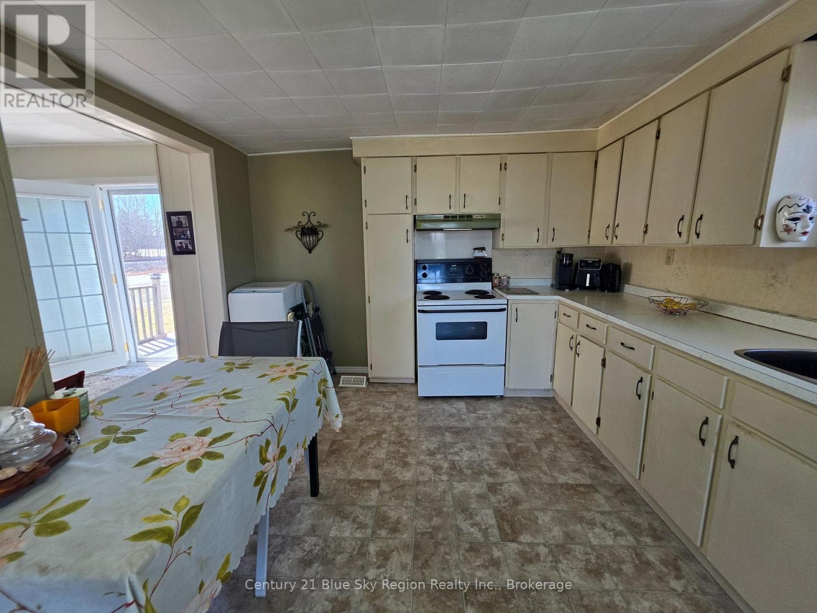 19 GINGRAS AVENUE photo 3
