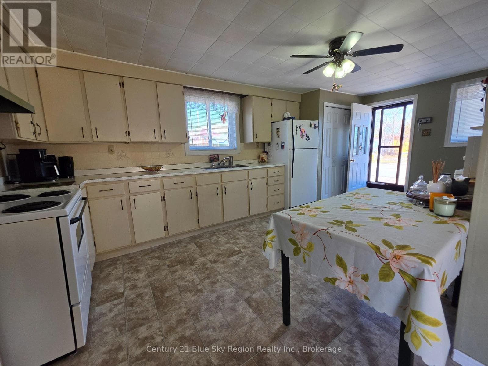 19 GINGRAS AVENUE photo 4